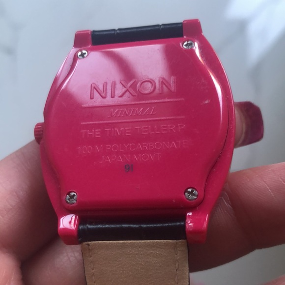 Nixon watch with leather strap - Picture 6 of 9